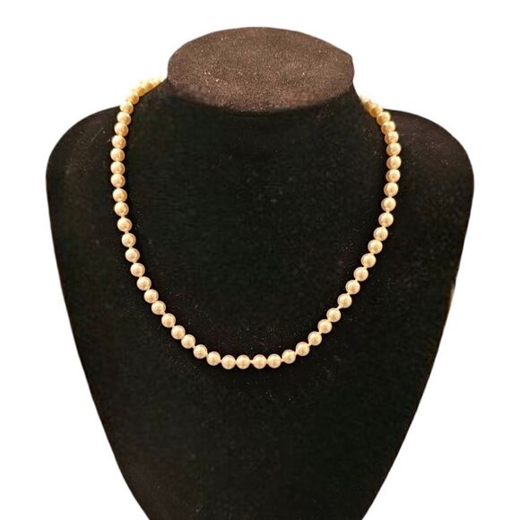 Orquidea Classic Pearls 18KT Gold Plated 925 Sterling Silver Clasp Necklace - Picture 11 of 13